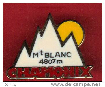 27780-pin's Ski.alpinisme.Mont Blanc.chamonix.. - Cities