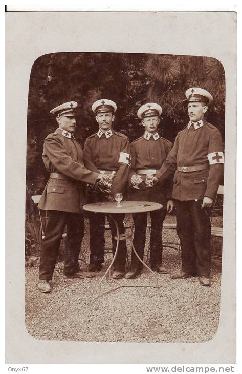 Carte Postale Photo Militaire Allemand- Service De SANTE-CROIX ROUGE-MEDECINE- - Uniformen