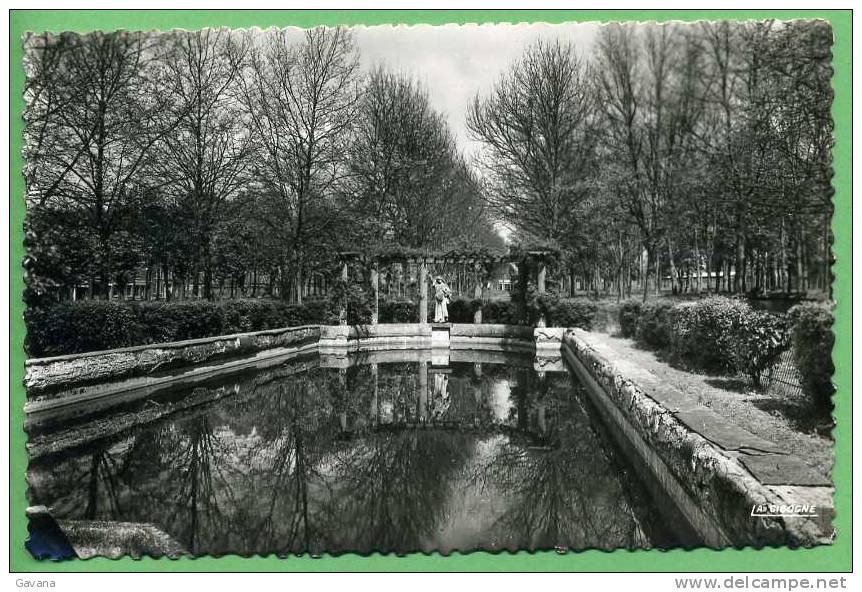 80 VILLERS-BRETONNEUX - Le Parc Et Son Bassin - Villers Bretonneux