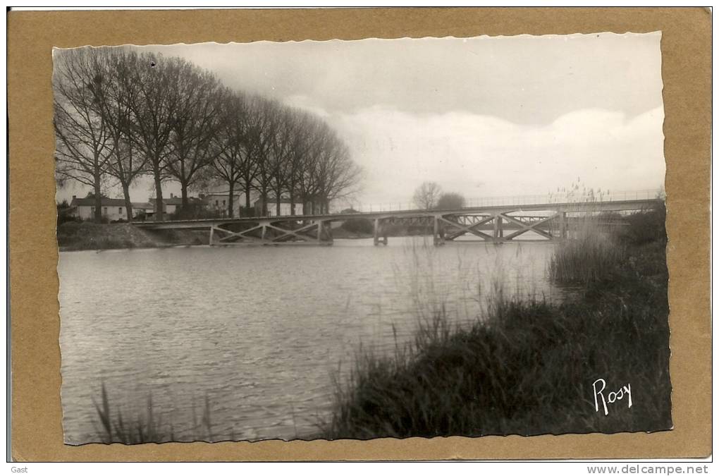 44  FROSSAY    LA  CHAUSSEE   LE  PONT   SUR   LE  CANAL - Frossay