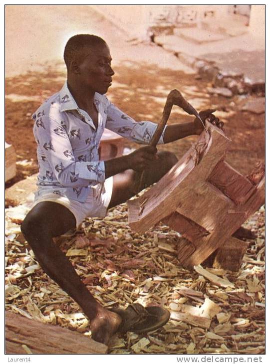 (045) Ghana - Carving An Ashanti Stool - Ghana - Gold Coast