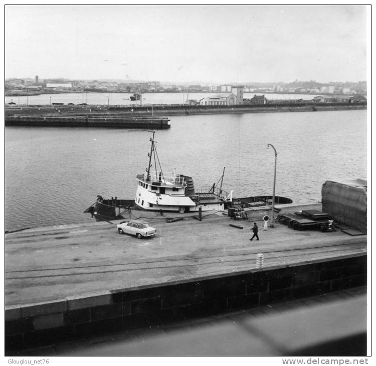 PHOTO AMATEUR 9/9 CM PRISE A ST-MALO 1960  (VOIR DOS)     ...QUI RECONNAITRA? - Lieux