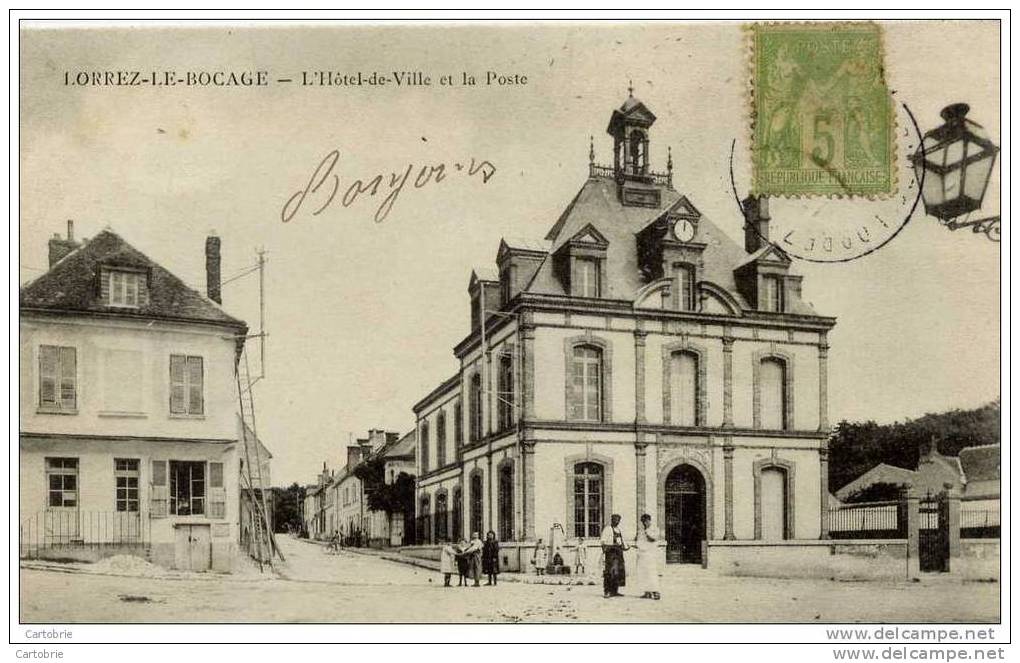 77 - LORREZ-LE-BOCAGE - L'Hôtel De Ville Et La Poste - Animée - Lorrez Le Bocage Preaux