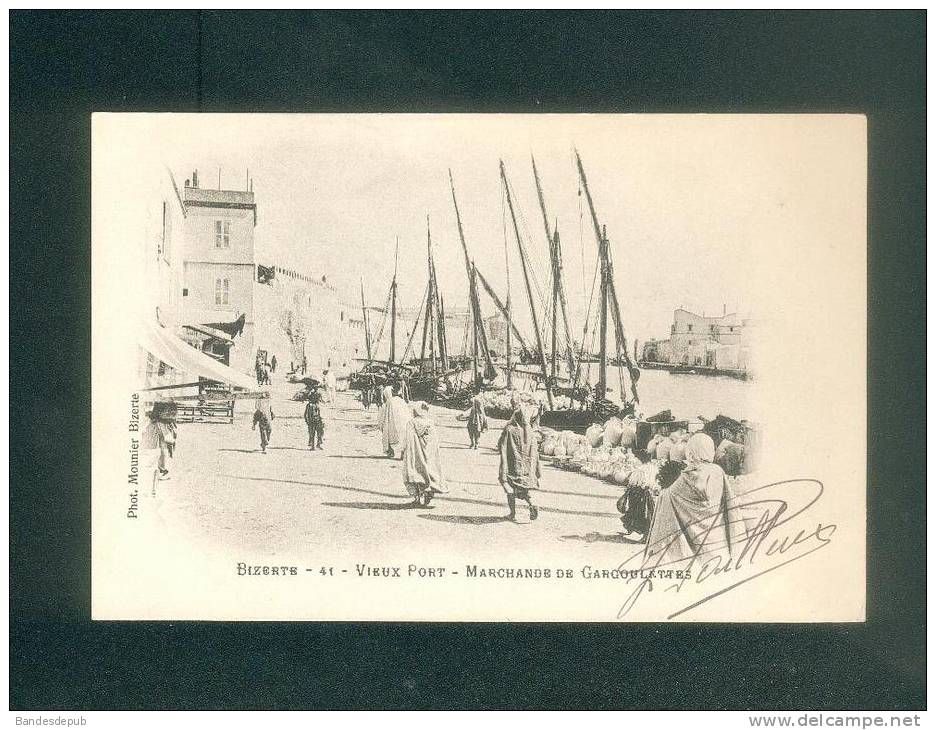 Tunisie - Bizerte - Le Vieux Port - Marchande De Gargoulettes ( Animée Cruche En Terre Cuite Dos Simple Photo Mounier ) - Tunisia