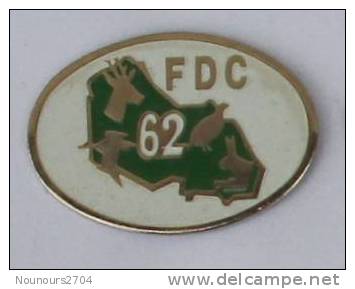 Pin's FDC 62 - Fédération Des Chasseurs Du Pas De Calais - Cerf - Perdrix - Lapin - Canard - C274 - Vereinswesen