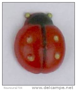 Pin's Plastique COCCINELLE - C303 - Animaux