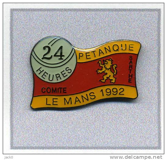 * Pin's  Ville, Sport  PETANQUE 24 Heures à Pétanque, LE  MANS Avec Le Comité De La SARTHE En 1992  ( 72 ) - Boule/Pétanque