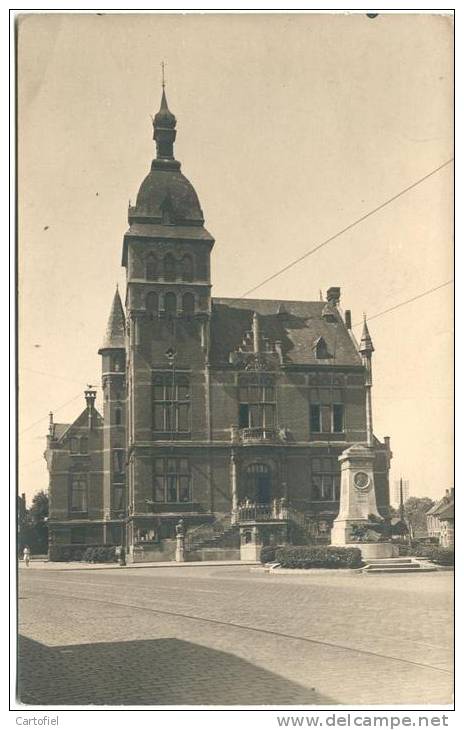 BRASSCHAAT-FOTOKAART-GEMEENTEHUIS EN MONUMENT-NIET VERZONDEN - Brasschaat