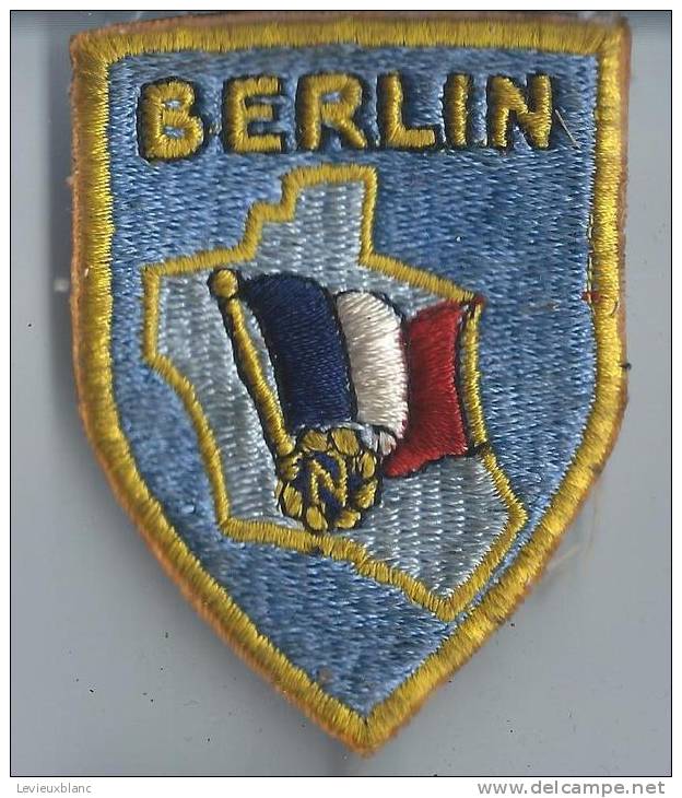 Armée FR/ Un  écusson /BERLIN/ Force D'occupation /vers 1960        ET23 - Stoffabzeichen