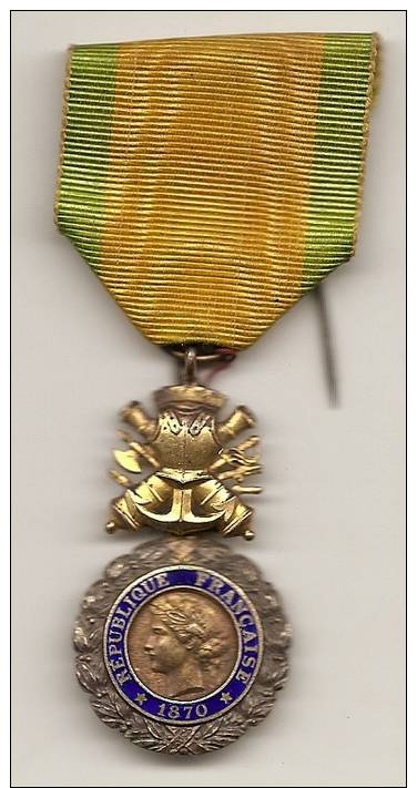 MEDAILLE MILITAIRE : VALEUR ET DISCIPLINE,BON  ETAT VOIR PHOTO. - France