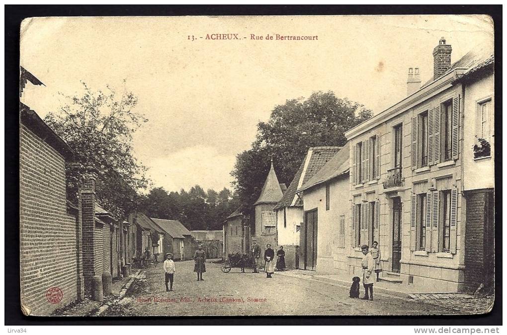 CPA ANCIENNE- FRANCE- ACHEUX (80)- RUE DE BERTRANCOURT-BELLE ANIMATION GROS PLAN- BROUETTE CHARGÉE- - Acheux En Amienois