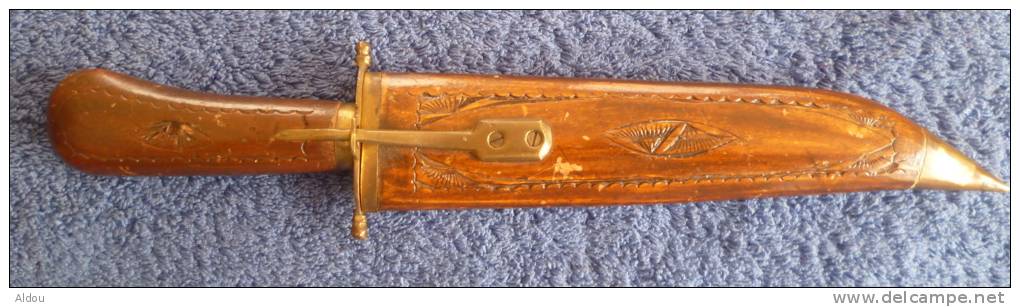 Poignard Indien, Longueur 34 Cm  Avec Le Fourreau - Knives/Swords