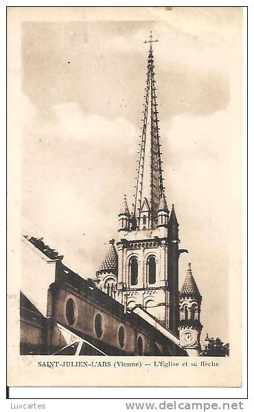 SAINT JULIEN L' ARS. L' EGLISE ET SA FLECHE. - Saint Julien L'Ars