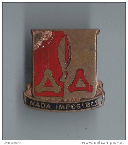 Armée US?/Pompiers?/Insigne De Pucelle?/deux A Et Une Flamme/"Nada Imposible" /vers 1950  D 288 - Pompiers