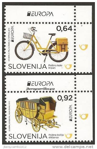 ESLOVENIA / SLOVENIJA  - EUROPA 2013 -TEMA ANUAL " VEHICULOS POSTALES "- SERIE De 2 V. ESQUINA SUPERIOR DERECHA HOJA . - 2013