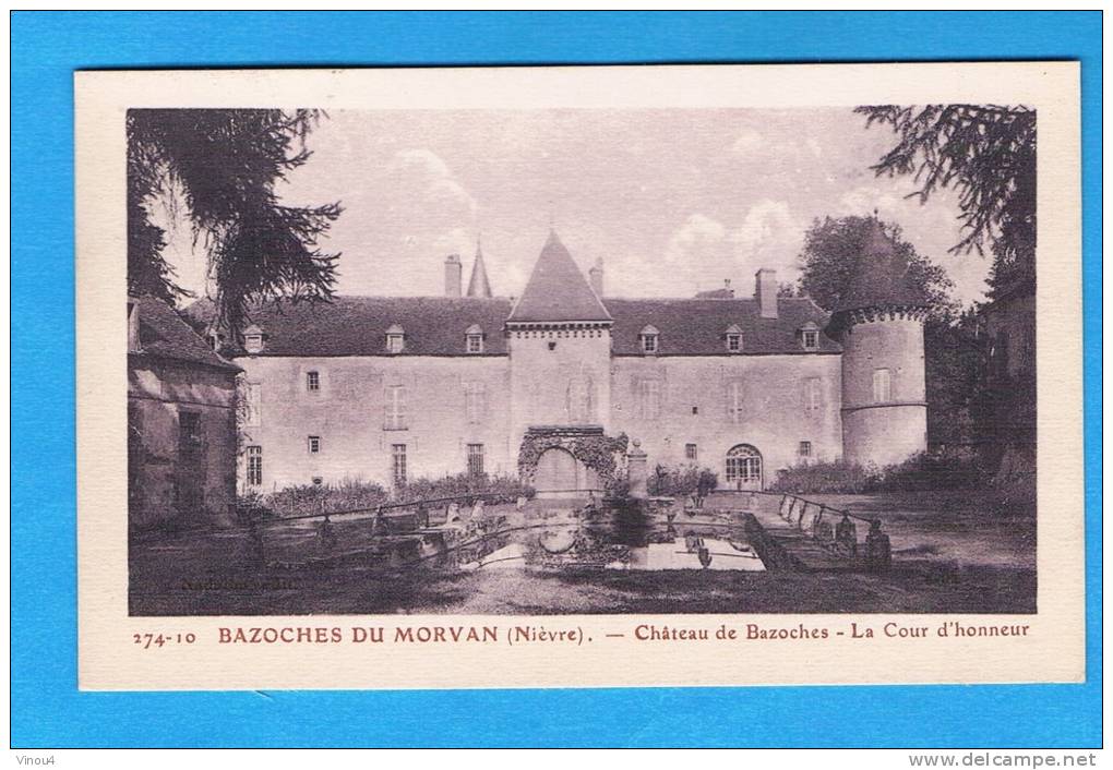 CPA -Bazoches Du Morvan - Château De Bazoches- La Cour D'honneur-Canton De Lormes- 58 Nièvre - Bazoches