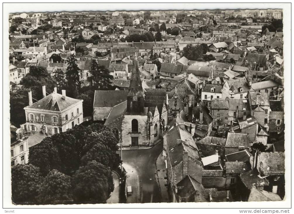 DOUE LA FONTAINE  - L'Eglise St Pierre Et Le Centre.- Dentelée. - Doue La Fontaine