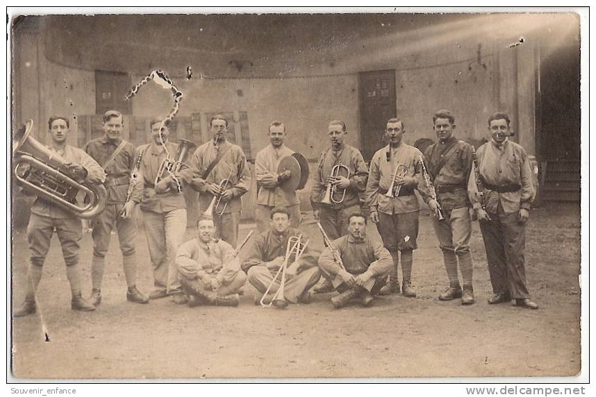 CPA  Fanfare Militaire Soldats Caserne Militaria Musique Régiments Leonar Cuivres CuivreTrompette Trombone - Musik Und Musikanten