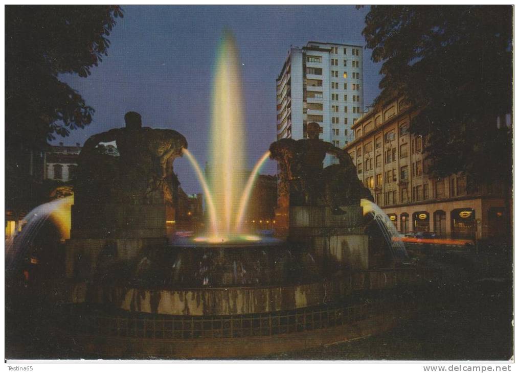 TORINO--FONTANA ANGELICA E GRATTACIELO--NOTTURNO--FG--N - Autres Monuments, édifices