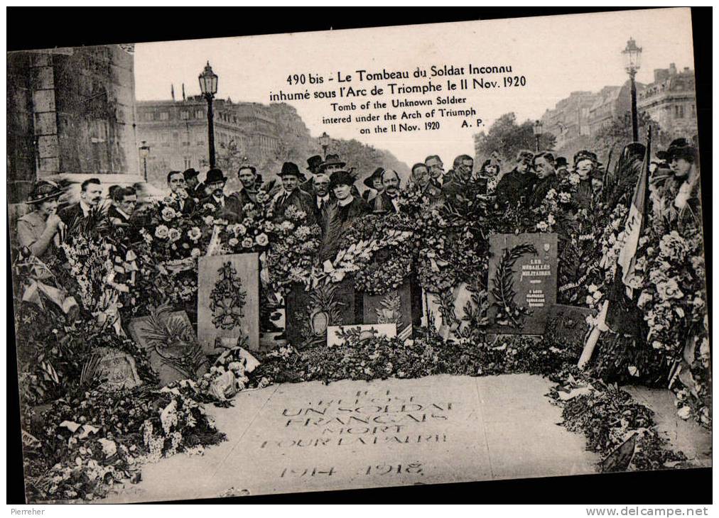LE TOMBEAU DU SOLDAT INCONNU INHUME SOUS L'ARC DE TRIOMPHE LE 2.11.1920 - Monuments Aux Morts