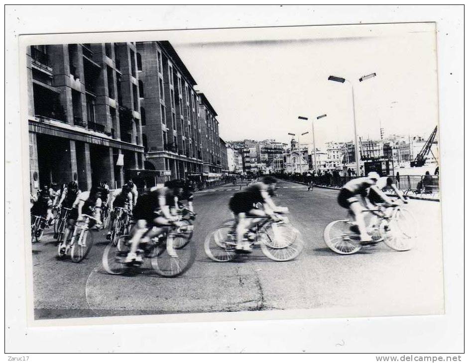 VRAIE PHOTO ARGENTIQUE ANCIEN  MARSEILLE VIEUX PORT COURSE VELO CYCLISME Tour De France - Cyclisme