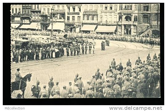 59 LILLE / Des Prisonniers Traversent La Grand'Place / FELDPOSTKARTE - Lille