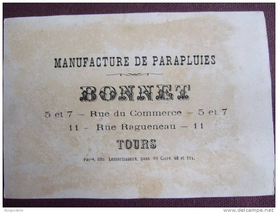 TROIS SOUBRETTES ET JEUNES GENS EN BAS BLEUS (CHASSE AUX SOURIS ?)/ JOLIE CHROMO DOREE/ MANUFACTURE DE PARAPLUIES/ TOURS - Autres & Non Classés