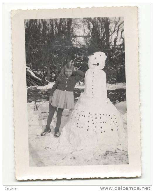 TIENEN-ORIGINELE FOTO- AFMETINGEN 7/10 CM-SNEEUWMAN IN TIENEN-ZIE PLAATSNAAM IN STEENTJES-MOOI!!! - Tienen