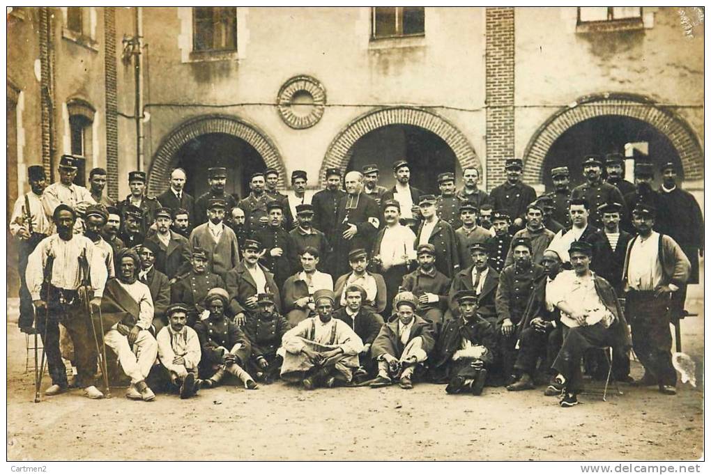 CARTE PHOTO : TIRAILLEURS ZOUAVES POILUS BLESSES "LES GUEULES CASSEES " DE LA GRANDE GUERRE SEINE ET OISE - Reggimenti