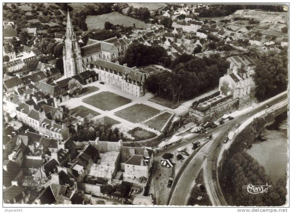 CPSM QUINTIN (Côtes D'Armor) - Vue Aérienne : L'église, Le Château Et Ses Jardins - Quintin