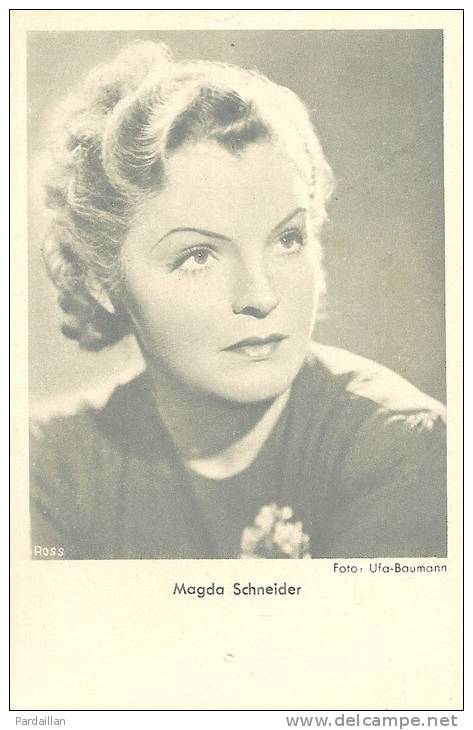 ACTRICE ET CHANTEUSE ALLEMANDE.  MAGDA SCHNEIDER. PORTRAIT EN  GROS PLAN. - Actors