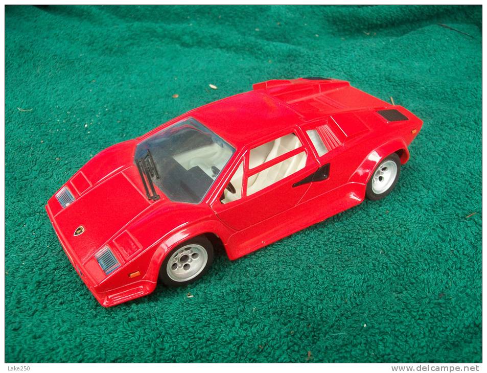 MAISTO -  LAMBORGHINI COUNTACH  NO BOITE  Scala 1/24 - Maisto