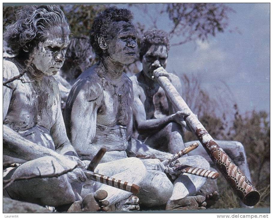 (309) Australian Aborigines Palying Didgeridoo - Natif Australian - Aborigènes