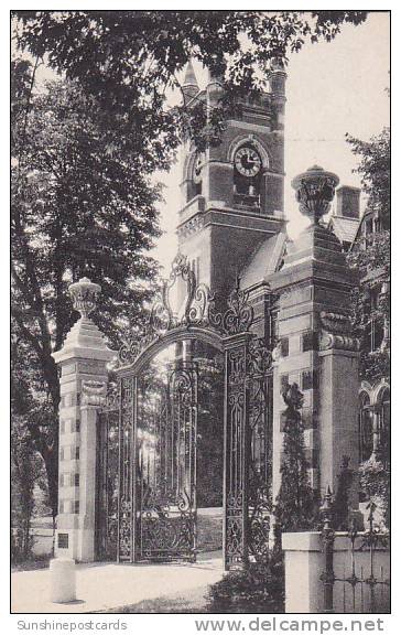 Massachusetts Northampton College Hall And The Grecourt Gates Smith College Albertype - Northampton