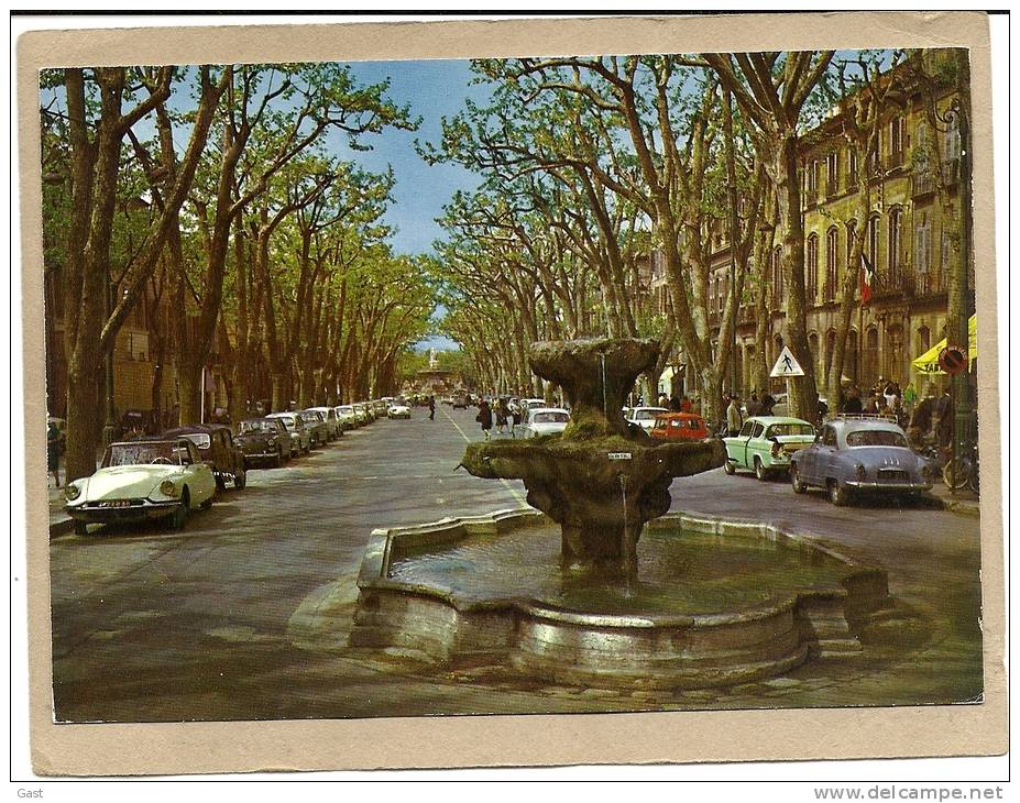 13  AIX   EN  PROVENCE    FONTAINE  DES  9  CANONS (  VOITURES  DS  ID   ARONDE  4 L ) - PKW