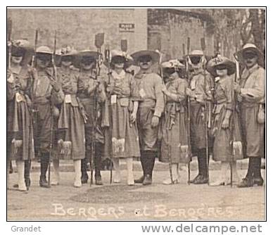 TOULON - CORSO - CARNAVAL -CARTE PHOTO - BERGERS - 1923 - RARE - PLACE NOEL BLACHE. - Toulon