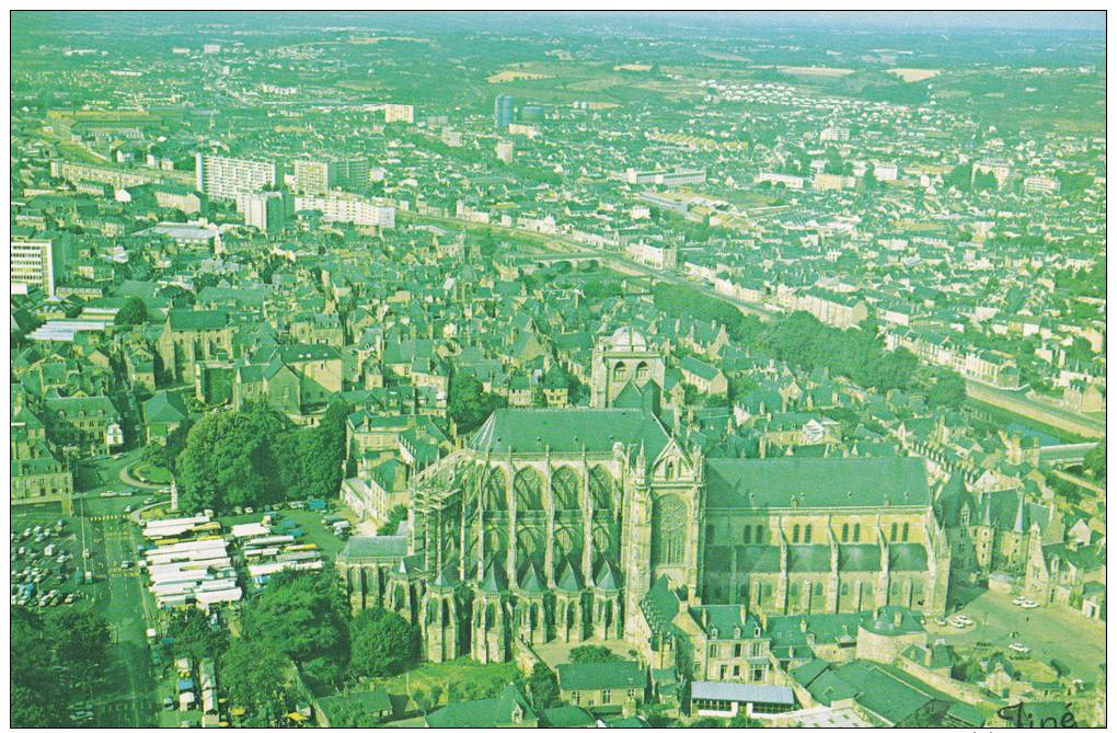 LE MANS VUE AERIENNE CATHEDRALE ST JULIEN LA ROSACE ( LES 3 CARTES ) - Le Mans