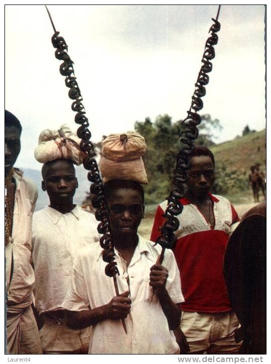 (485) Lake Kivu Marchand De Poisson - Fish Seller - Rwanda