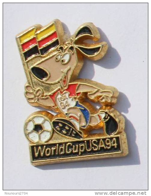 Pin's WORLD CUP USA 94 - La Mascotte  - Drapeau Allemand Inversé -  C460 - Football