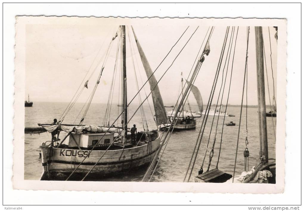 GUNEE  FRANCAISE  /  CONAKRY  /  CÔTRES  ( Voiliers, Bateaux De Pêche )  AU  DEPART  /  Cliché  REYNÈS - Guinée Française