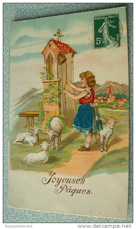Carte Gauffrée Joyeuses Paques - Une Jeune Fille Sonne La Cloche - Moutons - Pâques
