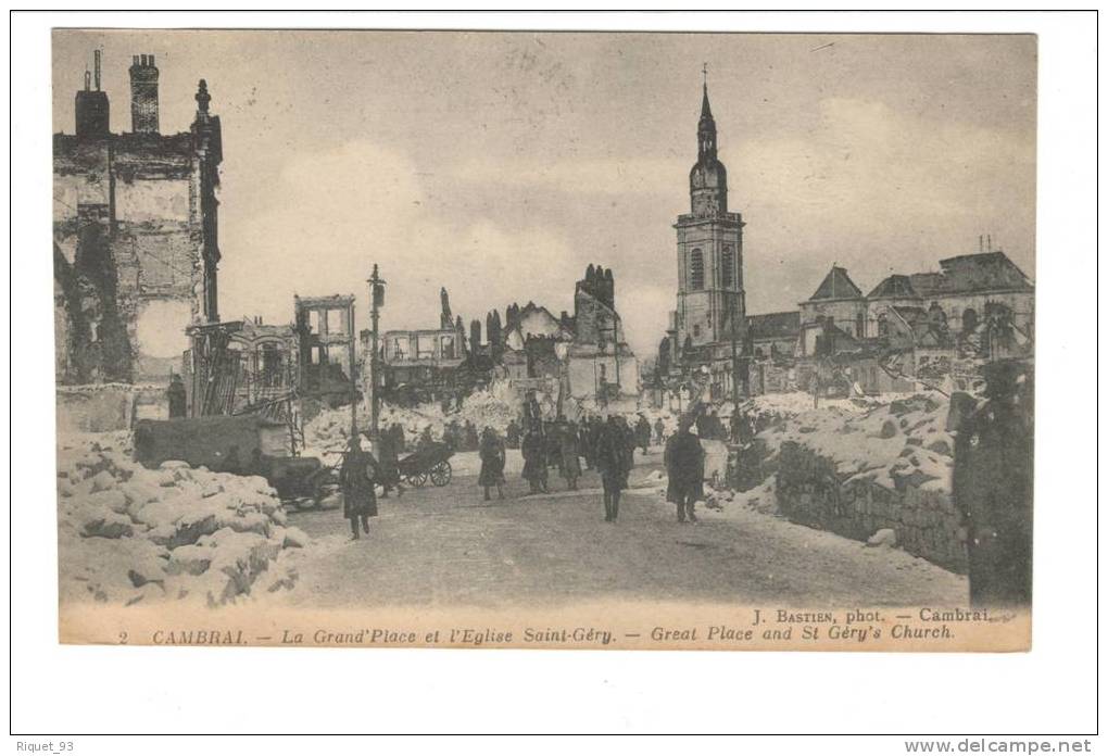 2 - CAMBRAI - La Grand'Place Et L'Eglise Saint-Géry - Cambrai