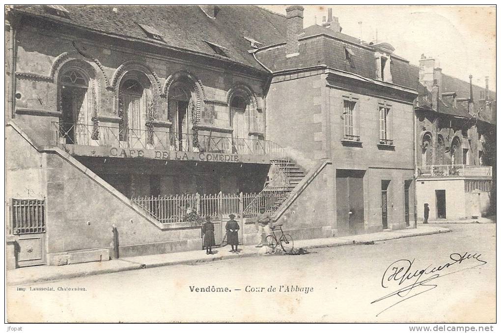 41 LOIR ET CHER  -  VENDOME  Cour De L'Abbaye (peu Courante) - Vendome