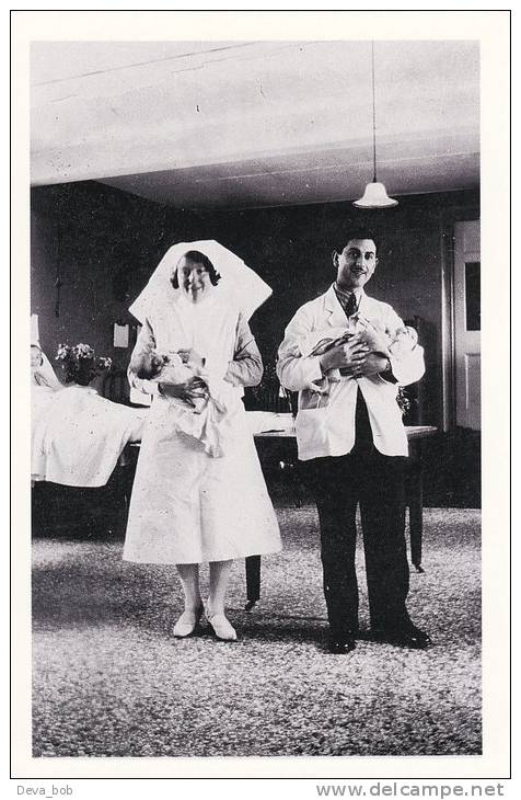 Postcard Newborn Baby Doctor Midwife St Mary´s Hospital Kettering 1931 Nostalgia - Croix-Rouge