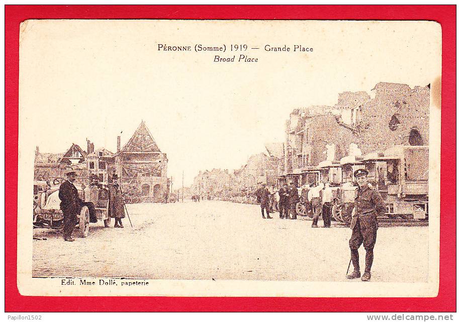 F-80-Peronne-05P104  La Grande Place, Animation, Militaire, Camions, Vieille Voiture, Cpa - Peronne