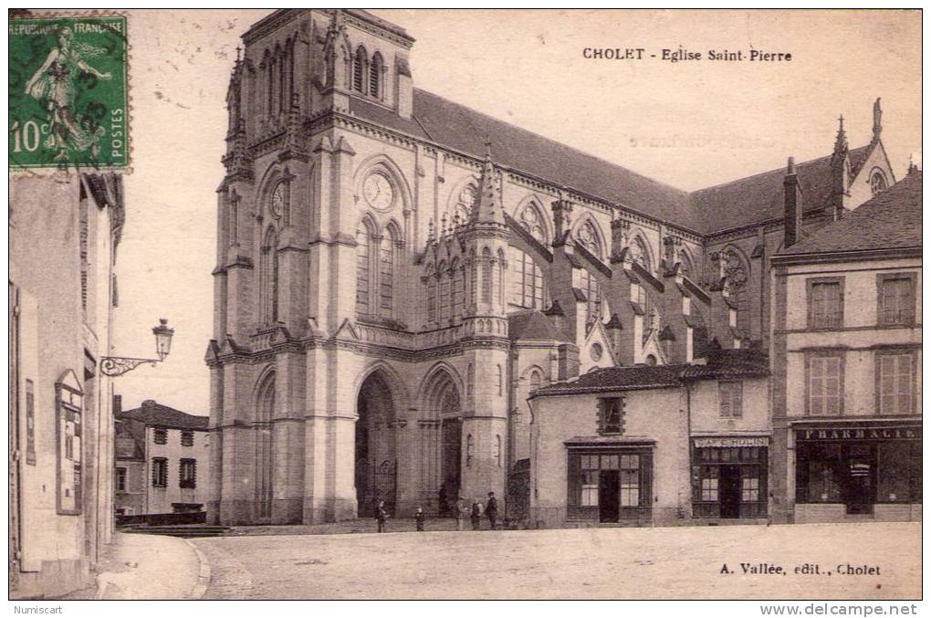 Cholet..animée..Eglise St-Pierre..commerces..avec Pharmacie - Cholet