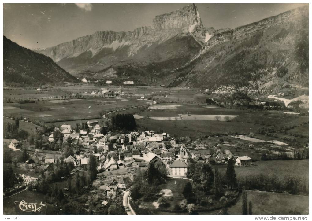 CLELLES - Vue Panoramique Aérienne Et Le Mont Aiguille (1966) - Clelles