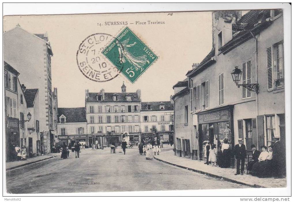 Très Rare CPA 92 : SURESNES - Place Trarieux - Suresnes