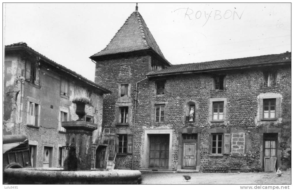 CPSM - ROYBON (38) - La Fontaine Place Du Temple - Roybon