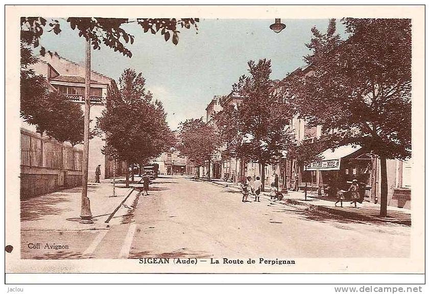 SIGEAN LA ROUTE DE PERPIGNAN ,"LA RUCHE DU MIDI",POMPE A ESSENCE ,ANIMATION,COULEUR  REF 32293 - Sigean